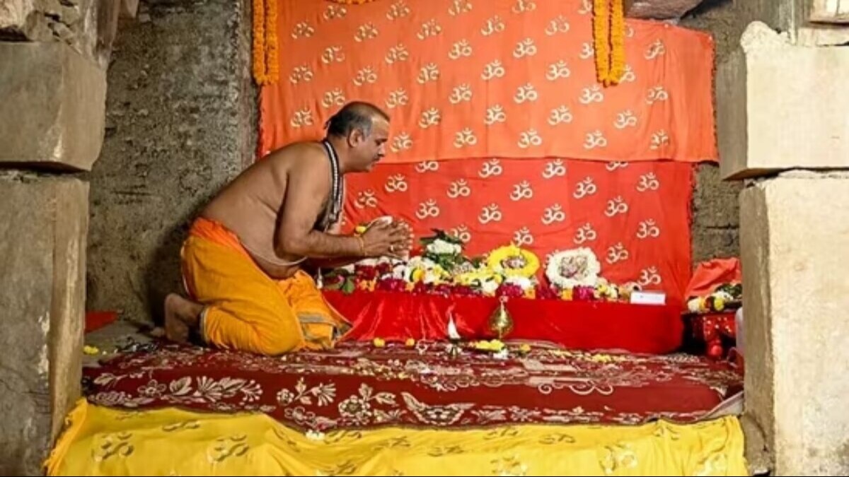 ज्ञानवापी व्यास तहखाने की छत पर नमाज रोकने की मांग, अब हिंदू पक्ष ने लगाई ये नई याचिका UP Tak