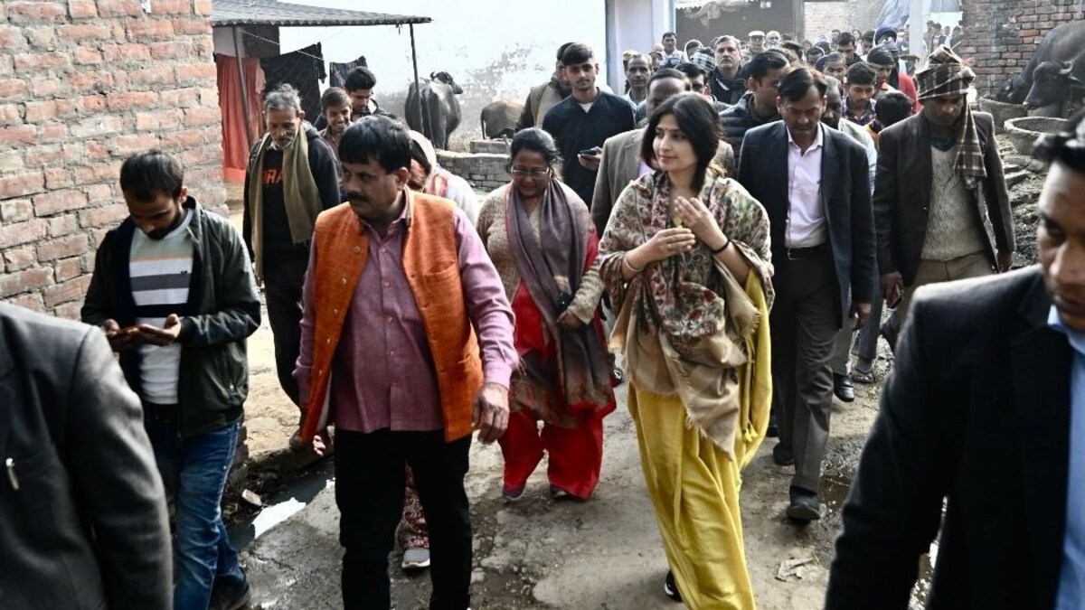 पति अखिलेश यादव को CBI का समन मिलने के बाद डिंपल ने संभाला मोर्चा, मैनपुरी में कही ये बात UP Tak