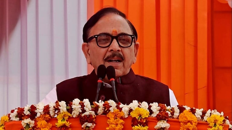 जेल से लड़ी इमरजेंसी की लड़ाई फिर राजनीति में रखा कदम...चंदौली से महेंद्र नाथ पांडेय के पास हैट्रिक लगाने का मौका UP Tak