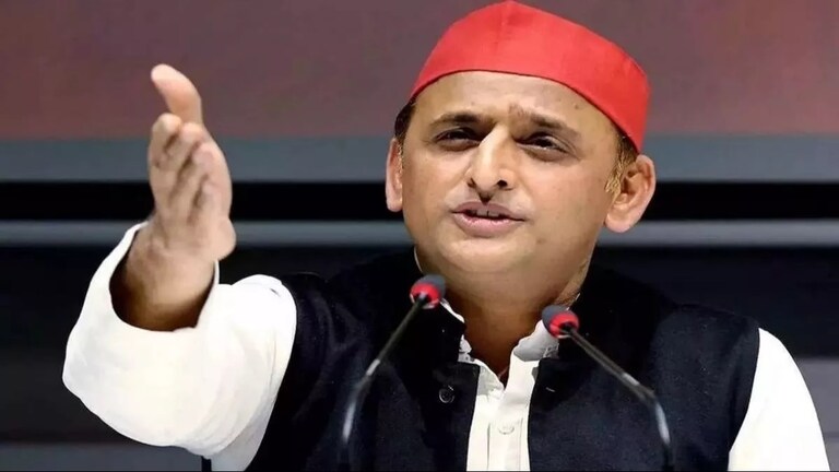 मोदी का परिवार कैंपेन पर अखिलेश यादव ने कसा तंज - 'लगता है मेले में बिछड़ा परिवार मिल गया' UPTak