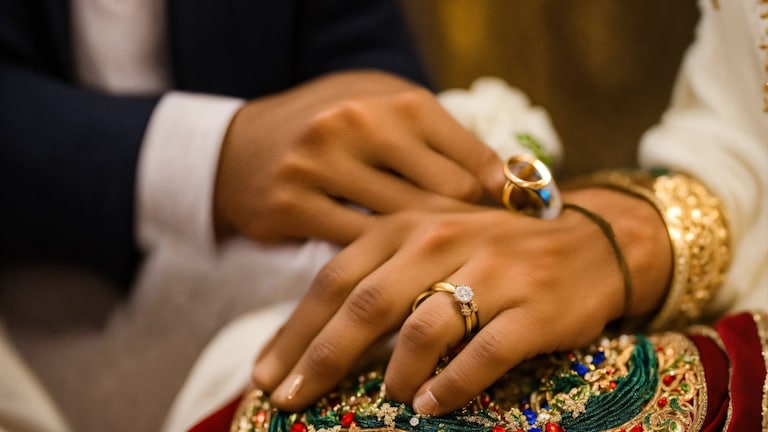 मेरठ में युवक-युवती जा रहे थे प्रेम विवाह करने, कुछ ऐसा हुआ कि एक दूसरे को जड़ दिया थप्पड़, टूटा रिश्ता UP Tak