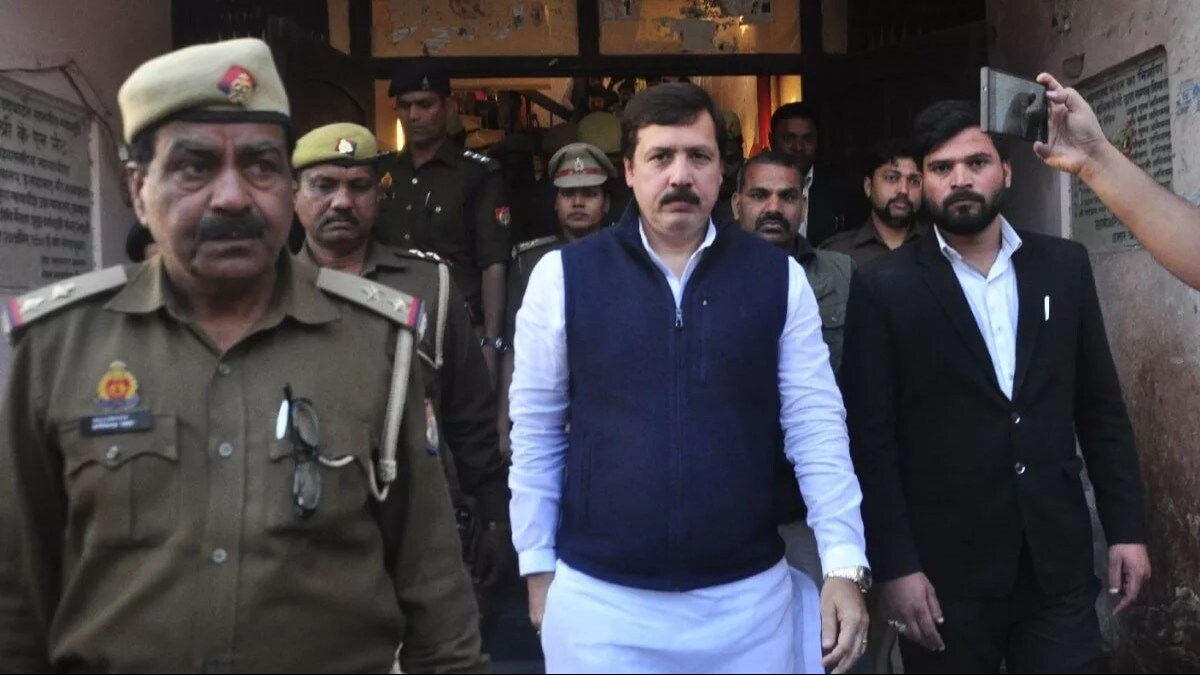 सजा सुनने के बाद धनंजय सिंह का ऐसा था हाल, कोर्ट के बाहर ही कर दिया बड़ा एलान, देखें वीडियो UP Tak