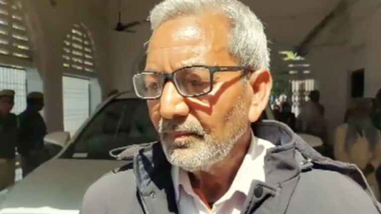 मां की मौत के बाद बेटों ने संपत्ति के लालच में अपने पिता के साथ जो किया, DM भी जान हैरान रह गए Deoria