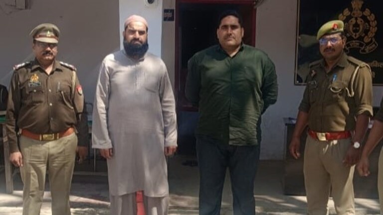 अतीक अहमद के शॉर्प शूटर अब्दुल कवी के दो भाई गिरफ्तार, घर से मिला हथियारों का जखिरा UP Tak