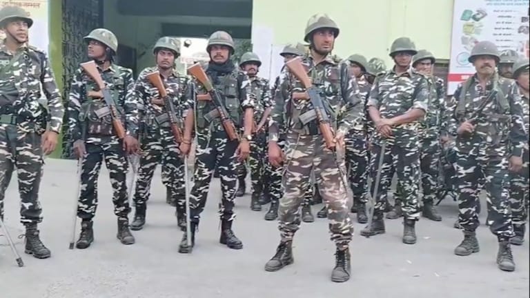 CAA की अधिसूचना के बाद यूपी में अलर्ट, पुलिस को दिए गए ये निर्देश, संभल में लगी पैरामिलिट्री UP Tak