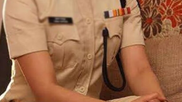 महोबा में महिला सिपाही ही सुरक्षित नहीं? पीड़िता ने बताया कैसे-कैसे उसके साथ छेड़छाड़ की गई UP Tak