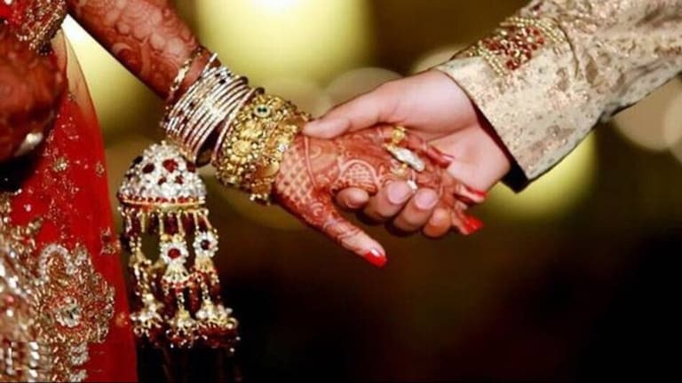 फिरोजाबाद: इस लालच की वजह से सामूहिक विवाह में शख्स ने की दूसरी शादी, पत्नी ने लगाए बड़े आरोप Firozabad