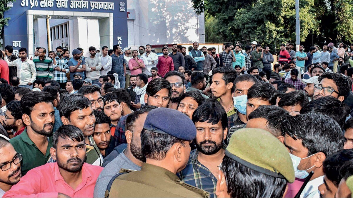 क्या आप जानते हैं UP पुलिस भर्ती का पेपर कैसे लीक हुआ था? सामने आई 'असली' इनसाइड स्टोरी UP Tak