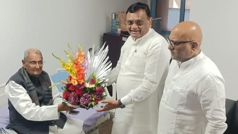प्रयागराज में कांग्रेस का बड़ा दाव! सपा के इस दिग्गज नेता के बेटा को उतारेगी मैदान में? Prayagraj