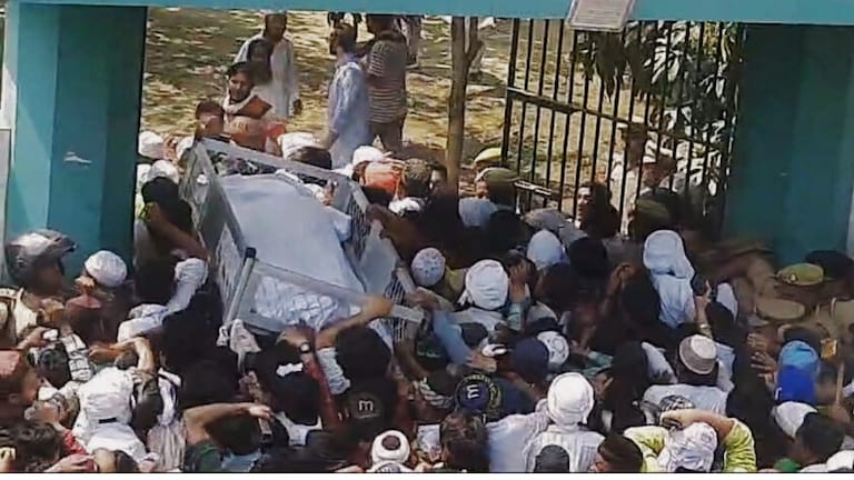 मुख्तार अंसारी को जब सुपुर्द-ए-खाक किया गया, तब कौन-कौन कब्रिस्तान में रहा मौजूद? UP Tak