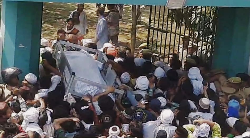 मुख्तार अंसारी को जब सुपुर्द-ए-खाक किया गया, तब कौन-कौन कब्रिस्तान में रहा मौजूद? UPTAK