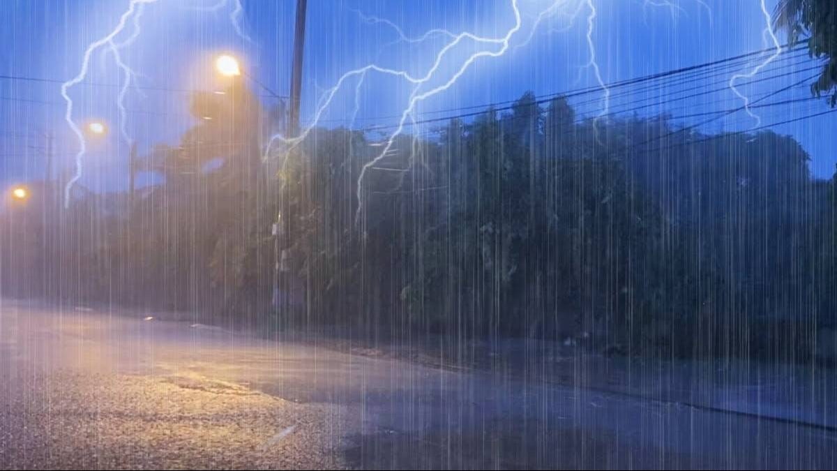 UP Weather: चिलचिलाती गर्मी से मिलेगी राहत! UP के इन जिलों में होगी बारिश, देखें लेटेस्ट अपडेट UP Tak