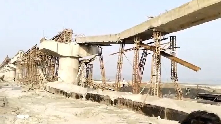 बुलंदशहर में गंगा नदी पर निर्माणाधीन पुल के तीन स्लैब गिरे, आखिर कैसे हुआ ये हादसा? जानें UP Tak
