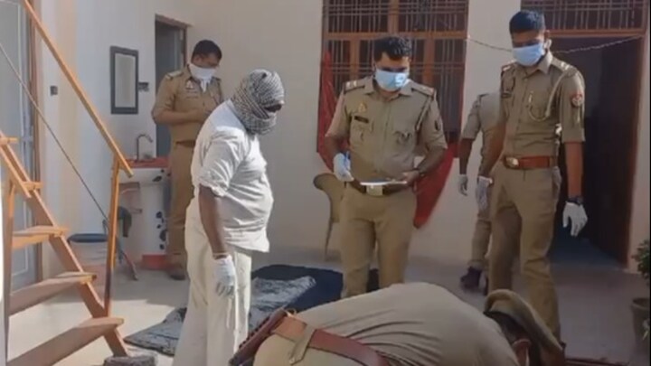 पत्नी की लाश को बोरी में भरकर उसके साथ सोता था पति, पुलिस पहुंची तो हुआ हैरान करने वाला खुलासा UP Tak