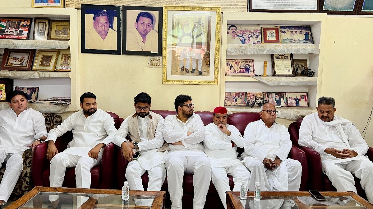 मुख्तार अंसारी के घर 'फाटक' में अखिलेश और मुलायम की खास तस्वीर! आप भी देखिए एक झलक Mukhtar Ansari