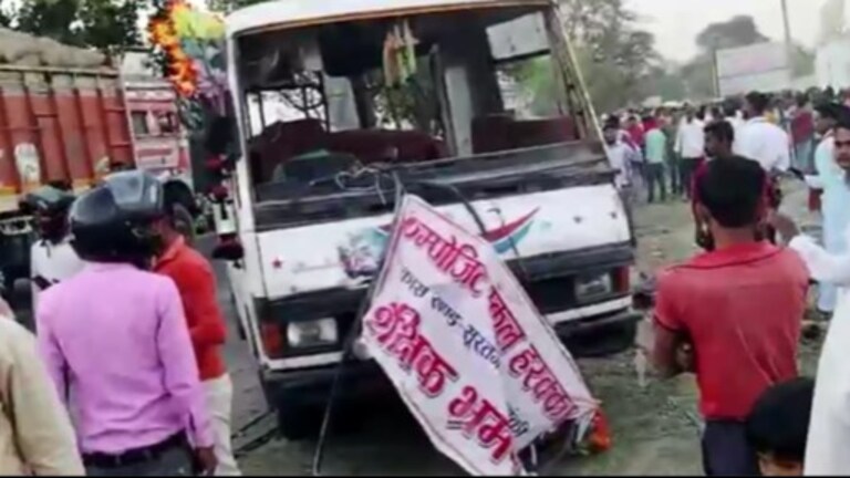 बाराबंकी में बड़ा सड़क हादसा, पिकनिक मना कर आ रहे बच्चों की पलटी बस, चार की मौत UP Tak