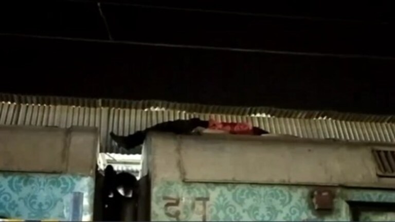 दिल्ली से कानपुर तक हमसफर एक्सप्रेस की छत पर लेटकर आया युवक, नजारा देख चौंक गए अधिकारी UP Tak