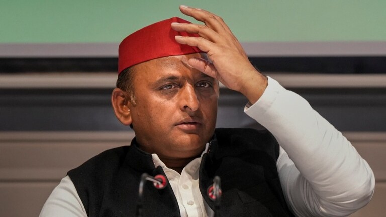 सर्वे: ताजा ओपिनियन पोल में सपा को मिल रहीं इतनी सीटें, अखिलेश यादव के लिए RED अलर्ट! Akhilesh Yadav