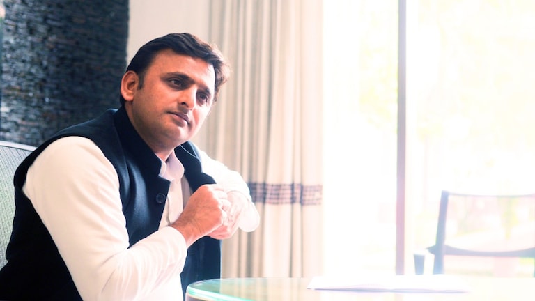 यूपी की 80 सीटों के दो लेटेस्ट सर्वे उड़ा देंगे अखिलेश के होश! PDA दांव के बावजूद ऐसा हाल UP Tak