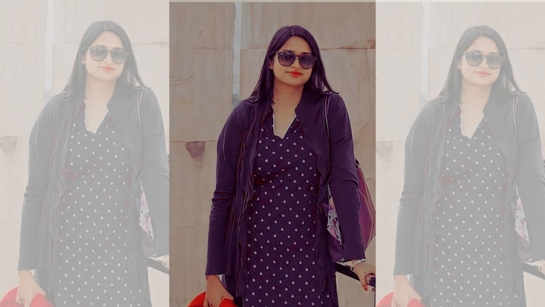 मुख्तार के भाई से भिड़ने वालीं DM आर्यका अखौरी गाजीपुर से पहले कहां-कहां रही हैं तैनात? UP Tak