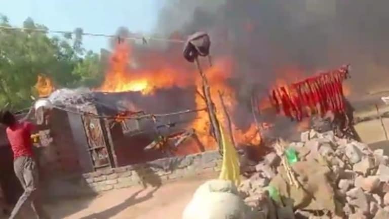 कानपुर देहात में दो बच्चियां जिंदा जली, गांव के प्रधान पति पर आग लगाने का आरोप UP Tak