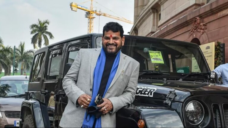 टिकट मिलेगा या कटेगा पत्ता? इस कश्मकश के बीच बृजभूषण को इस वायरल वीडियो को लेकर मिला नोटिस BJP MP Bhushan Singh Sharan