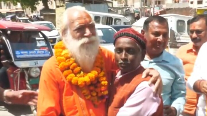 जब ईद पर बाबरी मस्जिद के पैरोकार इकबाल अंसारी से मिले राम मंदिर के मुख्य पुजारी फिर ये हुआ UP Tak