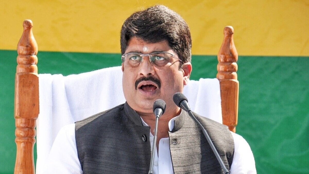 कार्यकर्ता कर रहे थे 'अनुशासन में न रहकर' बयानबाजी! राजा भैया ने साफ-साफ दे दी ये चेतावनी राजा भैया