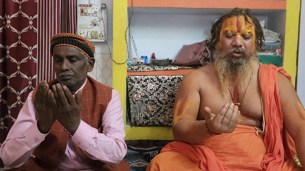 बाबरी मस्जिद के पैरोकार रहे इकबाल अंसारी हाथ उठा पीएम मोदी के लिए मांगने लगे ये कैसी दुआ Ayodhya