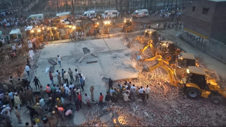 मुजफ्फरनगर में बिल्डिंग गिरने से बड़ा हादसा, कई लोग दबे, रेस्क्यू जारी UP Tak