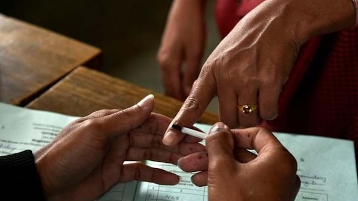 Voter Registration Process: वोटर यानी मतदाता बनने के लिए रजिस्ट्रेशन का प्रोसेस यहां जानिए UP Tak