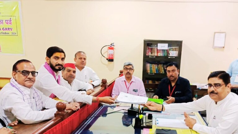 बदायूं से चुनाव लड़ रहे शिवपाल के बेटे आदित्य के पास कितना है कैश? जानें संपत्ति का पूरा ब्यौरा UP Tak