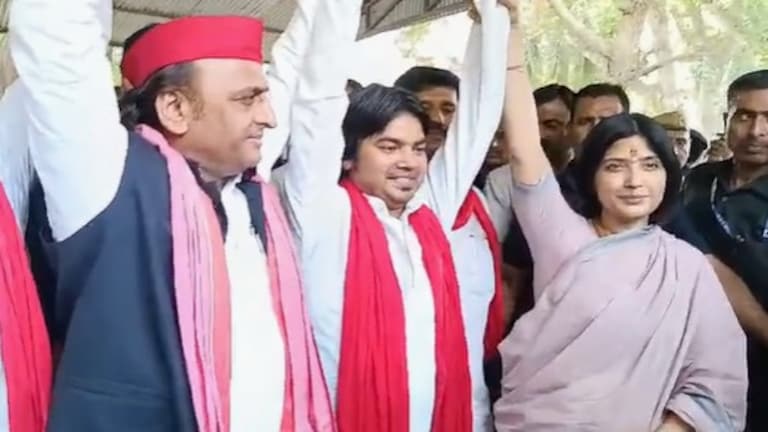 इधर मैनपुरी से मायावती ने काटा टिकट तो उधर नाराज नेता जी ने थामा अखिलेश का हाथ, कह दी बड़ी बात UP Tak