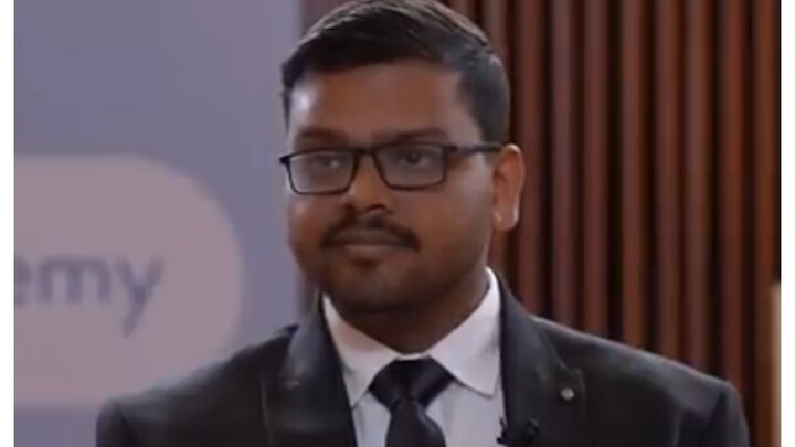 लखनऊ के आदित्य श्रीवास्तव बने UPSC टॉपर, IPS की ट्रैनिंग करते हुए बन गए IAS UP Tak