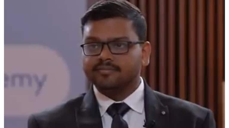 लखनऊ के आदित्य श्रीवास्तव बने UPSC टॉपर, IPS की ट्रैनिंग करते हुए बन गए IAS UP Tak