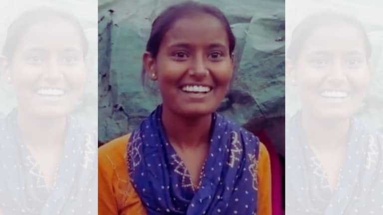 बहन गोल्डी ने की मजदूरी तो बुलंदशहर का पवन खरीद पाया किताबें और तैयारी कर निकाल ली सिविल सेवा UP Tak