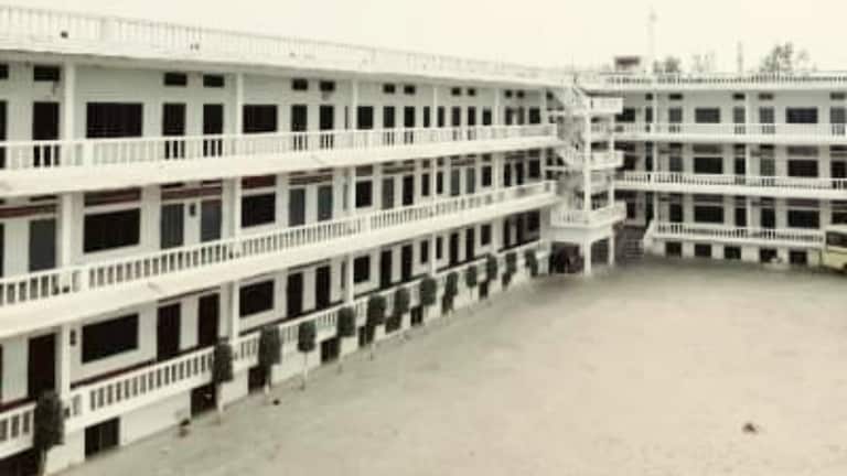 UP Board Result 2024: सीतापुर के एक ही स्कूल ने दे दिए 10वीं-12वीं के टॉपर्स, इसकी है गजब कहानी up board result, up board result 2024 class 10 date, Sitapur,