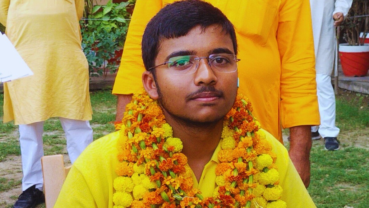 UP Board Result 2024: मिलिए प्रयागराज के 10वीं के जिला टॉपर राज सिंह से, ये है इनकी कहानी UP Tak