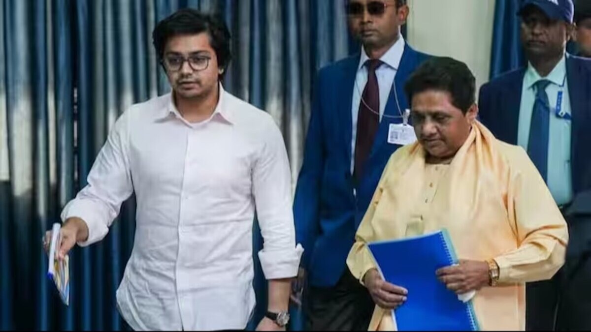 आंवला सीट पर खड़े हो गए बसपा के दो प्रत्याशी, फिर मायावती ने वीडियो कॉल पर बताया कौन है असली उम्मीदवार BSP सुप्रीमो मायावती.