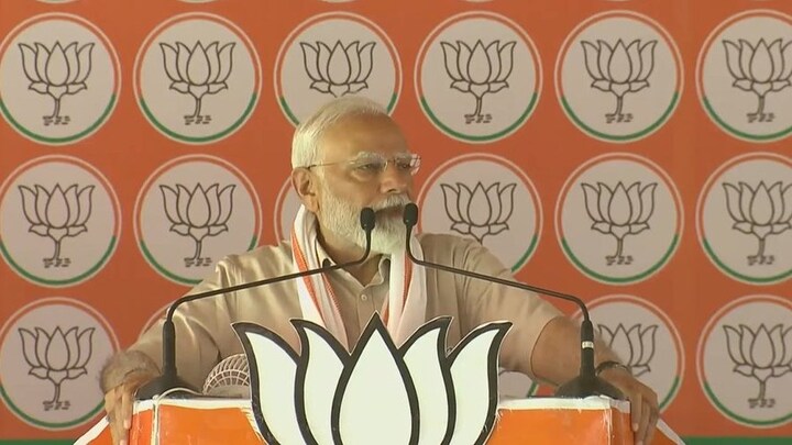 मुस्लिमों को लेकर दिए गए बयान से चर्चा में PM मोदी, इस बार अलीगढ़ में ये सब कह दिया PM modi in Aligarh