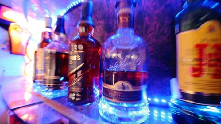 Noida liquor Ban for voting day: नोएडा और ग्रेटर नोएडा में नहीं मिलेगी शराब, जानें कब खुलेंगी दुकानें UP Tak