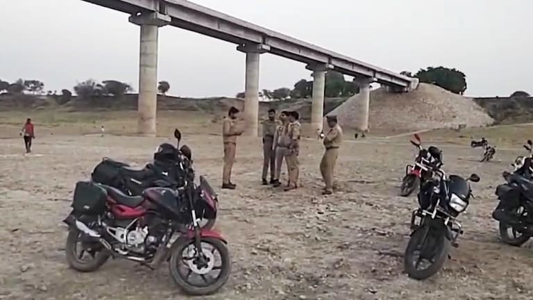 पहले पुल से बच्चों को फेंका फिर महिला ने खुद लगा दी नदी में छलांग, बांदा में सामने आई दर्दनाक घटना UP Tak