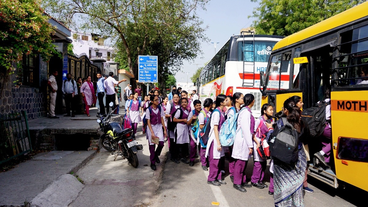 Noida School Bomb Threat: नोएडा के इतने स्कूलों को मिली बम की धमकी, खाली कराए क्लासरूम, मेल में लिखीं ये बातें UP Tak