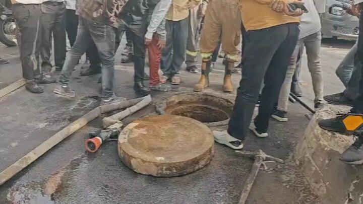 लखनऊ में सीवर की सफाई करने उतरे थे पिता-पुत्र सोबरन और सुशील यादव, वहीं हुए बेहोश और चली गई जान UP Tak