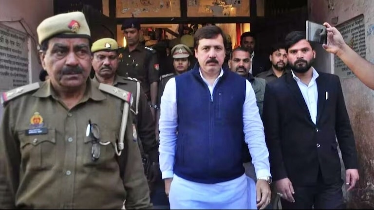 जौनपुर से क्यों कटा बसपा प्रत्याशी श्रीकला का टिकट? मायावती ने खुद किया फोन और बदल गया खेल UP Tak