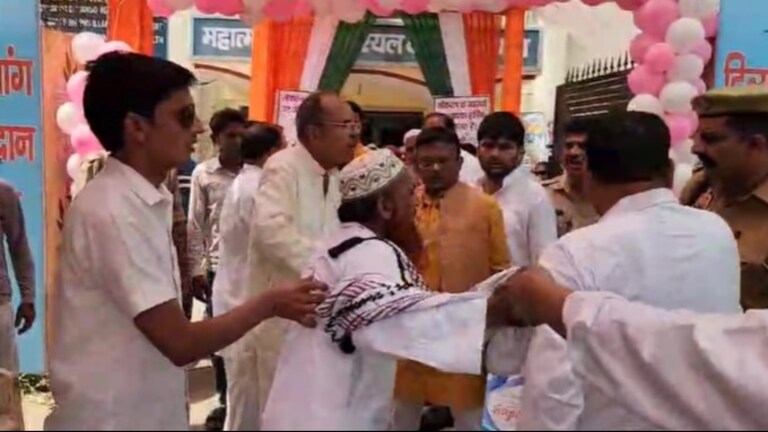 Sambhal Chunav 2024: संभल में वोट देने आए मुस्लिम शख्स को BJP वालों ने पकड़ा, ये कहानी पता चली UP Tak