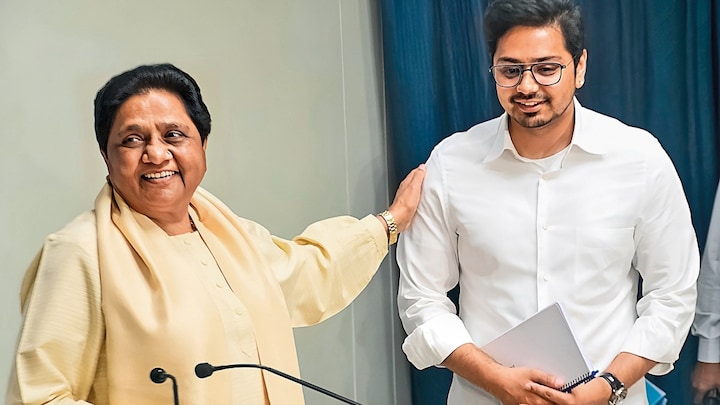 मायावती को पंसद नहीं आया भतीजे का ये अंदाज...जानें आकाश आनंद को क्यों पड़ा उत्तराधिकार से हाथ धोना Mayawati, Akash Anand