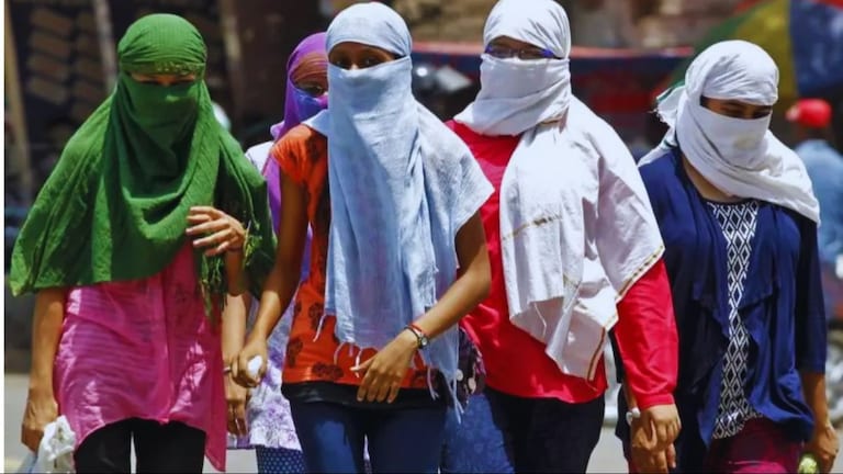 UP Weather News : चिलचिलाती धूप से परेशान लोगों के लिए आई राहत भरी खबर, इन जिलों में होगी बारिश यूपी में लू का असर