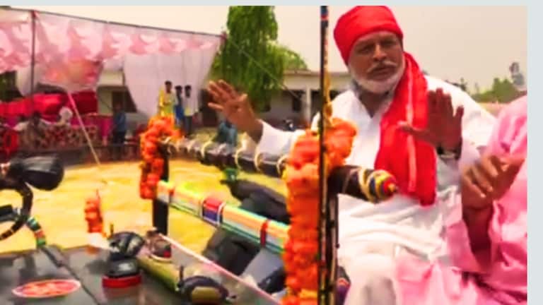बाहुबली बृजभूषण के काफिले में खुली जीप से चलने वाले हाजी साहब से मिलिए, देखिए इनका जलवा! UPTak