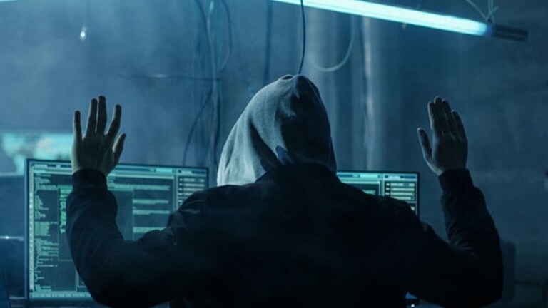 अयोध्या के साइबर क्राइम एक्सपर्ट ने बताया कैसे हो रही ठगी, इस महिला डॉक्टर का केस जान रहिए सतर्क UP Tak